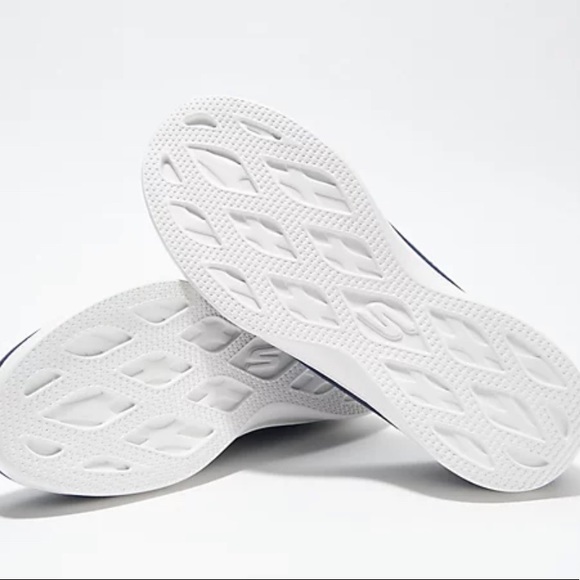 Skechers on the go- Go Step Lite- Eden NWT size 11W or 10W in Black - Picture 2 of 4